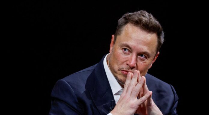 Denuncia empresa de Elon Musk por discriminación en contrataciones de personal