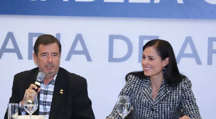 LEÓN | Comparte Ale Gutiérrez proyectos de ciudad a integrantes de CANACO