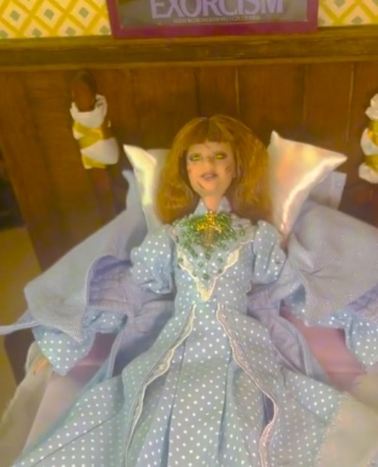 Enseñan la muñeca Barbie versión "El Exorcista", hay 3 en el mundo y millones la quieren comprar