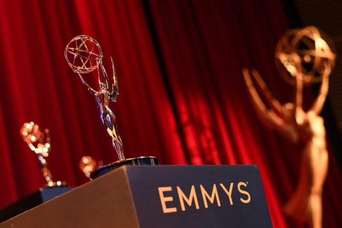 Premios Emmy se postergan 4 meses por huelgas de actores y escritores Hollywood