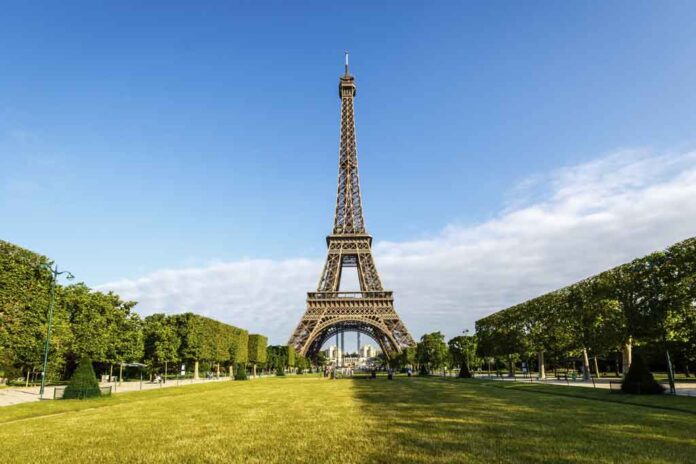 Torre Eiffel: Evacuan el monumento por amenaza de bomba