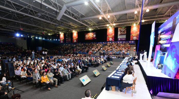 Encabeza Lorena Alfaro gran firma por la paz ciudadana en Irapuato