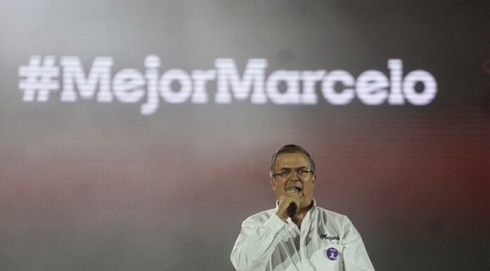 Pide Ebrard a simpatizantes no salir de Morena, por ahora; encabezará movimiento interno