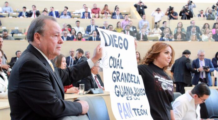 Se manifiestan diputados de Morena en Sesión de Apertura en Congreso local