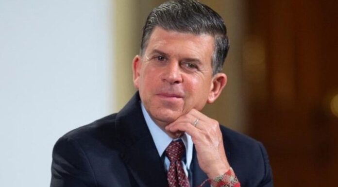 Ricardo Sheffield renuncia a Profeco y evoca a San Francisco de Asís