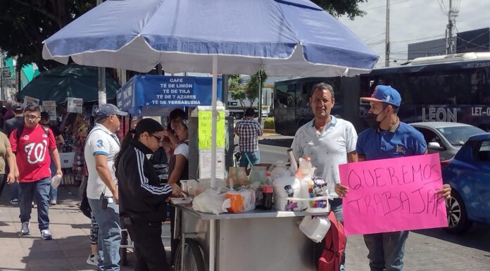 Se manifiestan comerciantes de la T1 y bloquean bulevar López Mateos