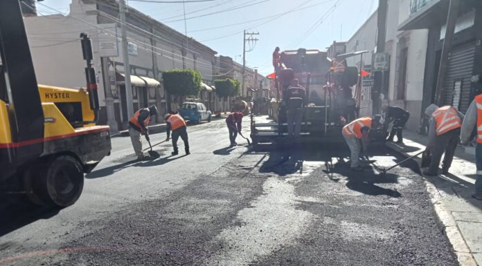 Aplican programa de bacheo en el centro histórico de Silao