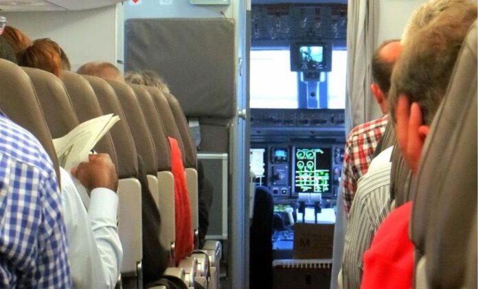 Conoce los alimentos que no debes consumir jamás antes de subir a un avión