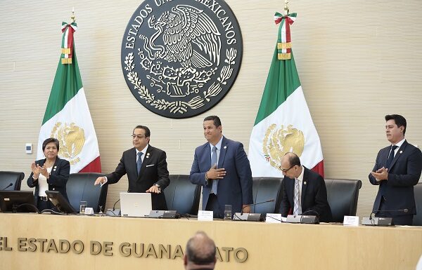 Acude Diego Sinhue a inicio de período ordinario en Congreso local