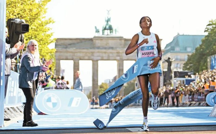 Kipchoge y Assefa defienden con récord su Maratón de Berlín
