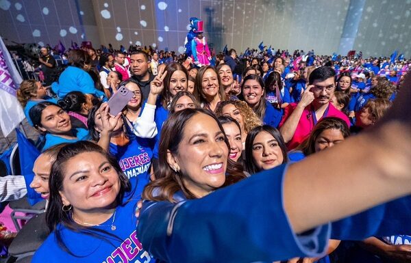 Participa Libia Dennise en encuentro nacional de mujeres panistas