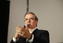 Si China no quiere pagar aranceles, que produzca en México: Ebrard