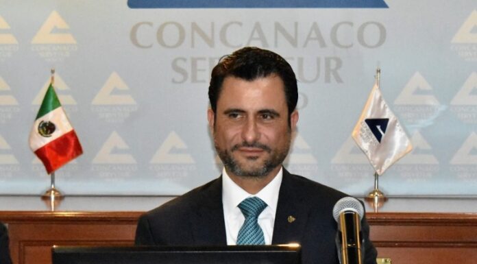 Encarta Morena a líder nacional de CANACO como aspirante a candidato