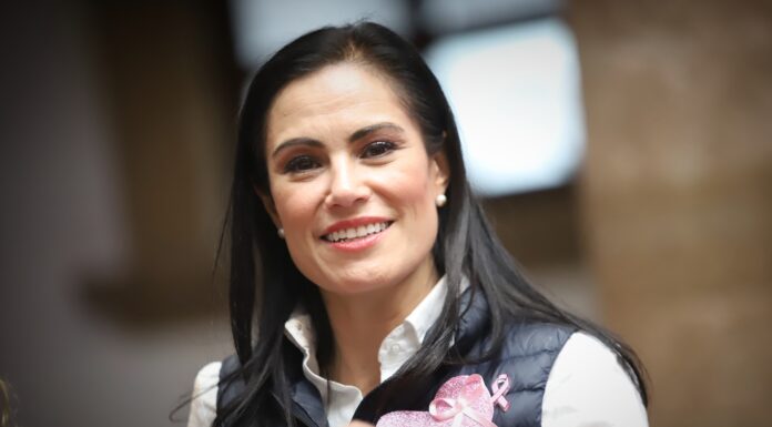 Conmemora Ale Gutiérrez día contra el Cáncer de Mama