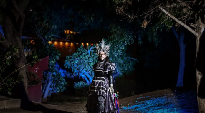 Inician actividades por Día de Muertos con la Procesión de los Angelitos