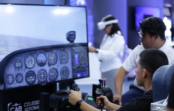 Inaugura Ale Gutiérrez el pabellón Aerospace Summit 4.0