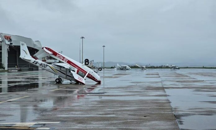 Anuncian puente aéreo para sacar a turistas atrapados en Acapulco por “Otis”