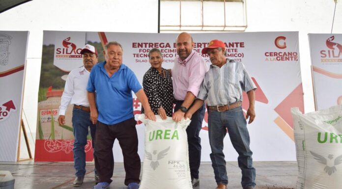 Destina Silao casi medio millón de pesos en fertilizante para campesinos