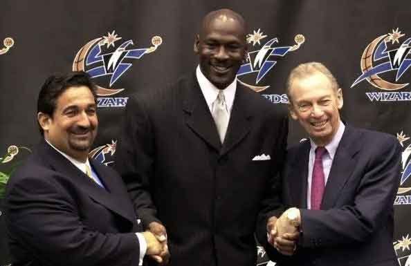 Michael Jordan entra a la lista Forbes 400 con un patrimonio de 3,000 mdd Michael Jordan entra a la lista Forbes 400 con un patrimonio de 3,000 mdd