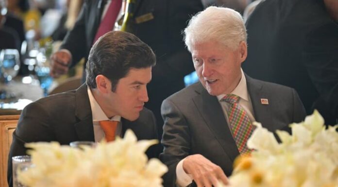 “No importa la edad”, Clinton aconseja a Samuel García ir adelante con su pretensión de ser Presidente “No importa la edad”, Clinton aconseja a Samuel García ir adelante con su pretensión de ser Presidente