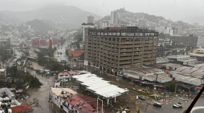 Huracán Otis golpea Guerrero, Michoacán y Oaxaca