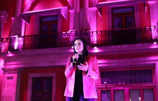 León es rosa contra el Cáncer de Mama