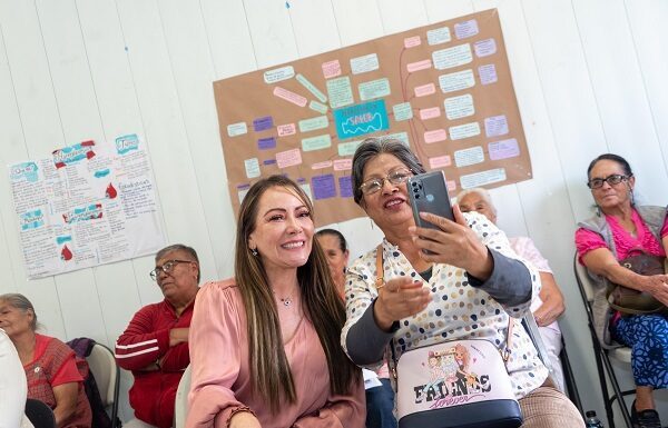 Invita Samantha Smith a adultos mayores a tener cuidados en su salud