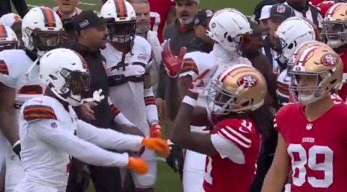 VIDEO: Jugadores de San Francisco 49ers y Cleveland Browns se pelean previo a iniciar el partido VIDEO: Jugadores de San Francisco 49ers y Cleveland Browns se pelean previo a iniciar el partido