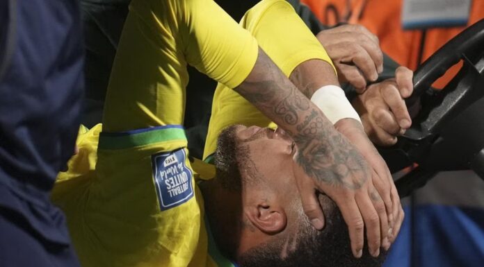 VIDEO: Neymar sufre dolorosa lesión con Brasil, salió llorando de la cancha VIDEO: Neymar sufre dolorosa lesión con Brasil, salió llorando de la cancha