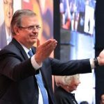 Ebrard se aferra a candidatura presidencial; asegura que no buscará otro cargo