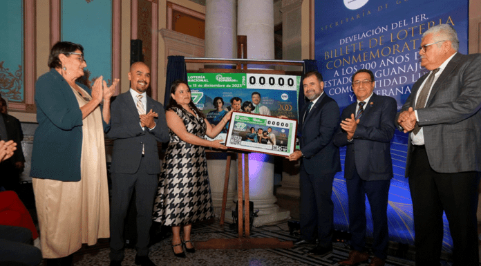 Desvelan billete de lotería 200 años de Grandeza