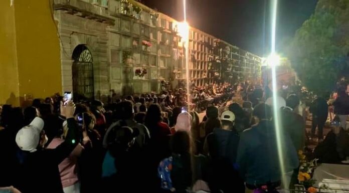 Una tradición recorridos nocturnos en Panteón de Santa Paula