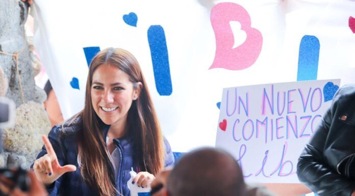 Escucha Libia Dennise a ciudadanos en Tierra Blanca