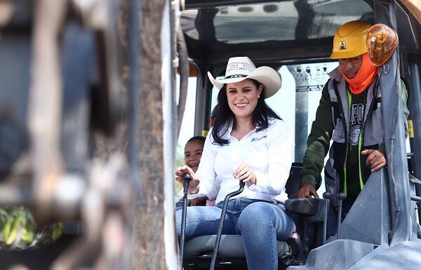 Inicia rehabilitación de calle principal en Santa Ana del Conde