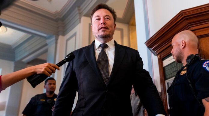 Elon Musk cruza una nueva línea, ahora con insultos Elon Musk cruza una nueva línea, ahora con insultos