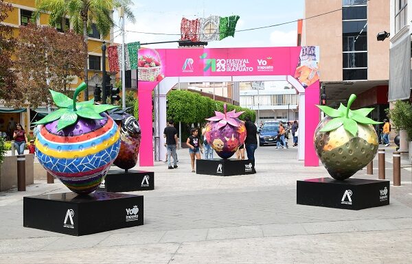 Superan expectativas en Festival de las Fresas