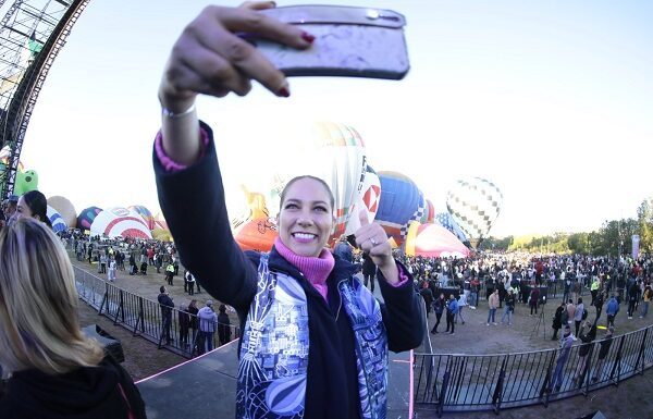 Inaugura Libia Dennise Festival del Globo de León