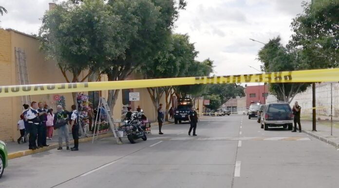 Balean a florista afuera de panteón donde será sepultado Adolfo Vanderkam