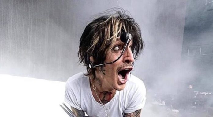 Tommy Lee, baterista de Mötley Crüe, es demandado por presunta agresión sexual Tommy Lee, baterista de Mötley Crüe, es demandado por presunta agresión sexual