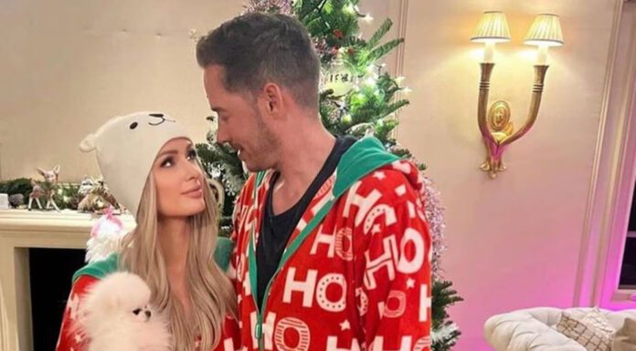 Paris Hilton comparte fotos navideñas con sus hijos y… otras en lencería Paris Hilton comparte fotos navideñas con sus hijos y... otras en lencería
