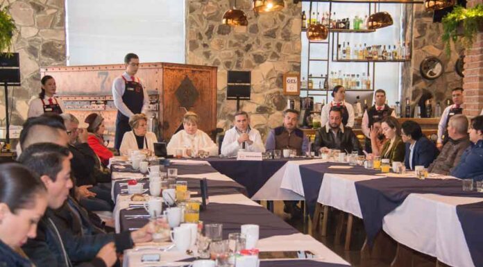 Presenta Alejando Navarro logros del ámbito turístico Presenta Alejando Navarro logros del ámbito turístico