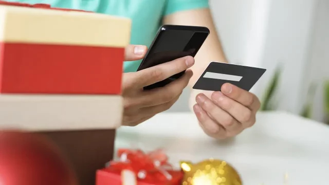 Redes sociales influyen en compras navideñas del 54% de latinoamericanos: encuesta Redes sociales influyen en compras navideñas del 54% de latinoamericanos: encuesta