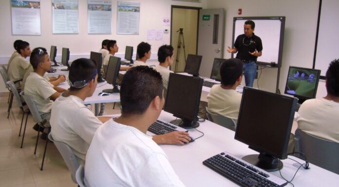 Sector manufacturero piden a presidenciables pensar en el sector