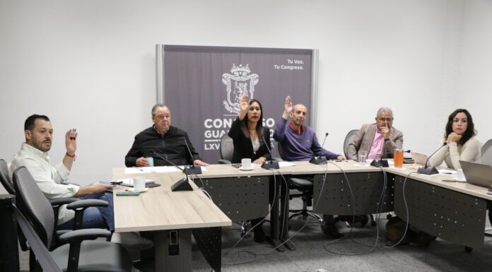 Ingresan diputados solicitud para revocación de mandato de regidor