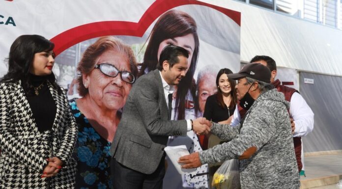 Entregan en Salamanca camioneta en beneficio del DIF