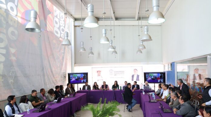 Realizan diputados consulta con personas que viven con discapacidad