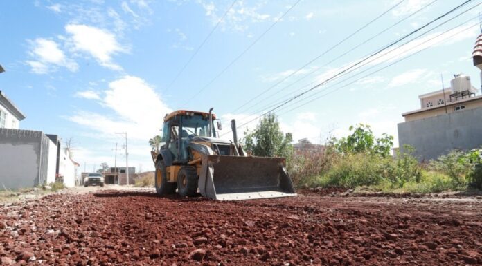 Emprende César Prieto programa para mejorar caminos rurales