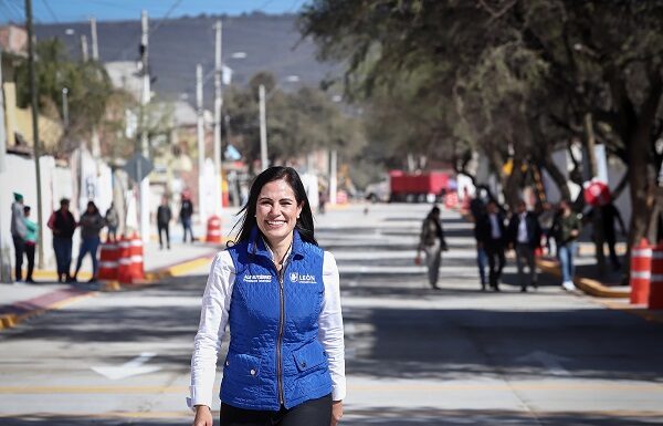 Entrega Ale Gutiérrez segunda etapa de pavimentación en Río de los Castillos