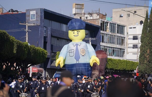 Disfrutan miles del tradicional Desfile en León (Fotogalería)