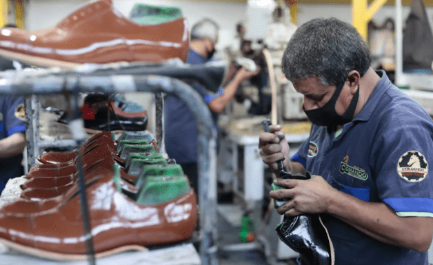Al cierre del 2023 el sector calzado tuvo una caída de 5 mil 300 empleos perdidos.